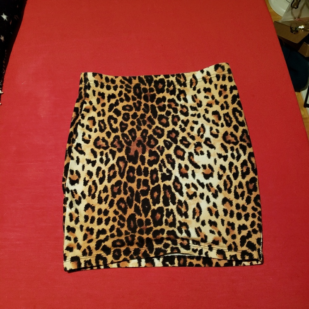 Forever 21 leopard mini skirt